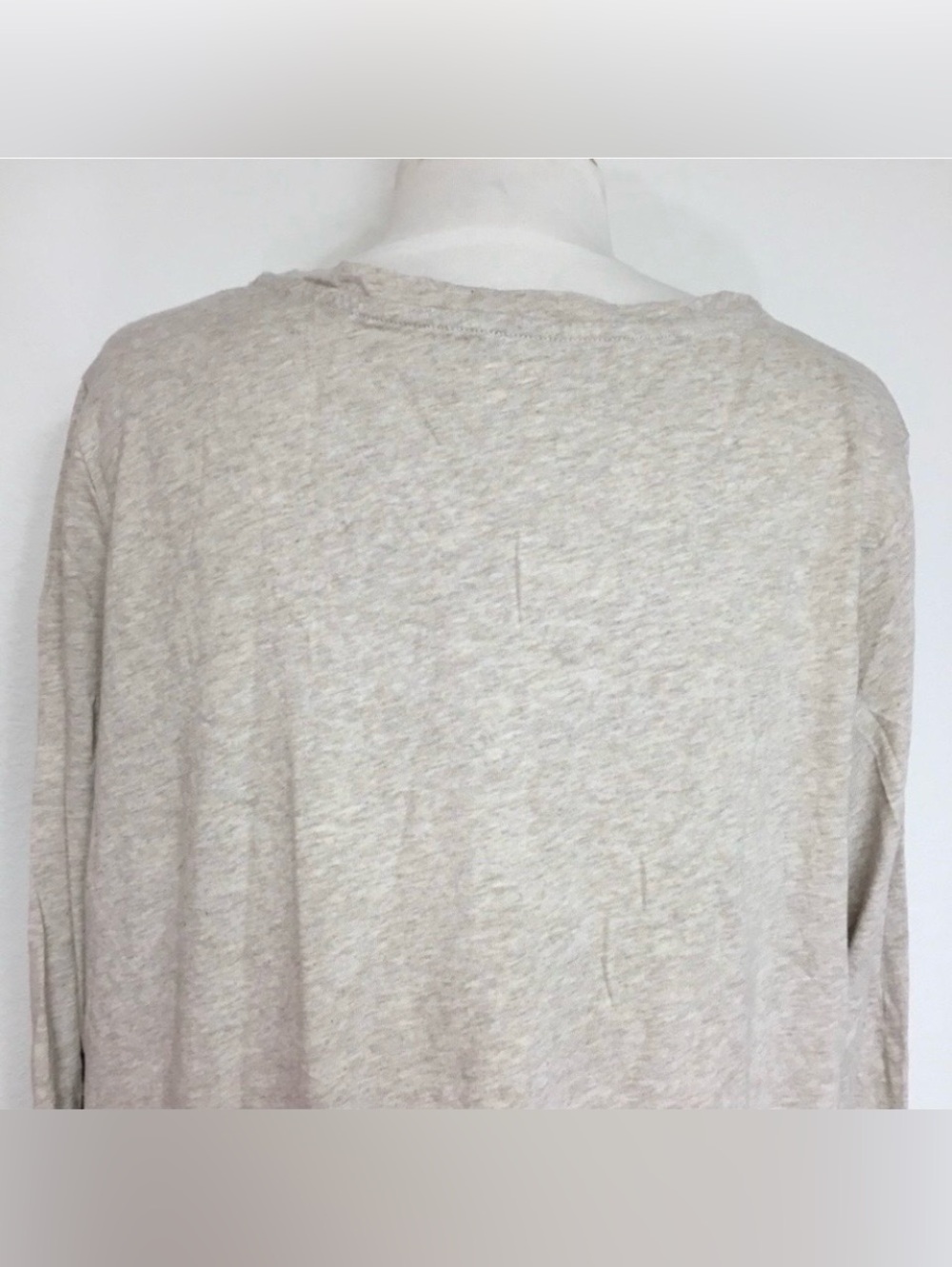 Old Navy Women's Oatmeal V Neck Lightweight T-Shirt Size XXL Casual Minimalist - Picture 7 of 14